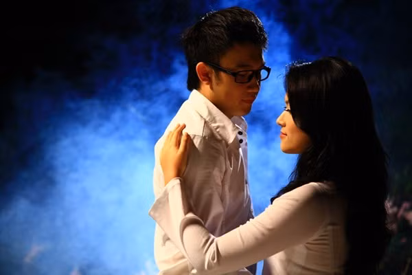Và không thể không nhắc đến là dàn sao hùng hậu tham gia diễn xuất cùng Mr. Đàm trong MV lần này. Từ Ốc Thanh Vân, Trương Minh Cường, Cao Lâm Viên, Gia Bảo, nhóm V.Music đến diễn viên nhí: Tiến Đạt, Hoa Quỳnh, Lâm Quân. Ngoài ra, hai diễn viên chính xuyên suốt MV là: Dương Triệu Vũ và Tammy Nguyễn. (Theo kenh14) Và không thể không nhắc đến là dàn sao hùng hậu tham gia diễn xuất cùng Mr. Đàm trong MV lần này. Từ Ốc Thanh Vân, Trương Minh Cường, Cao Lâm Viên, Gia Bảo, nhóm V.Music đến diễn viên nhí: Tiến Đạt, Hoa Quỳnh, Lâm Quân. Ngoài ra, hai diễn viên chính xuyên suốt MV là: Dương Triệu Vũ và Tammy Nguyễn. (Theo kenh14)