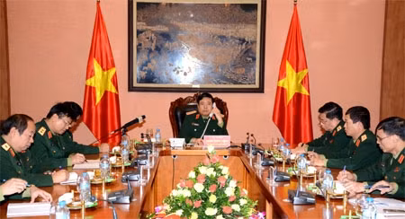 Đại tướng Phùng Quang Thanh và đại diện chỉ huy một số cơ quan Bộ Quốc phòng, Tổng cục Chính trị tại cuộc điện đàm. Đại tướng Phùng Quang Thanh và đại diện chỉ huy một số cơ quan Bộ Quốc phòng, Tổng cục Chính trị tại cuộc điện đàm.