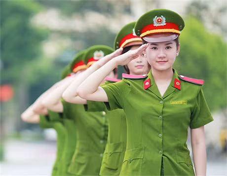 Công dân nữ được tuyển chọn nghĩa vụ trong ngành Công an (Ảnh: vtc.vn) Công dân nữ được tuyển chọn nghĩa vụ trong ngành Công an (Ảnh: vtc.vn)