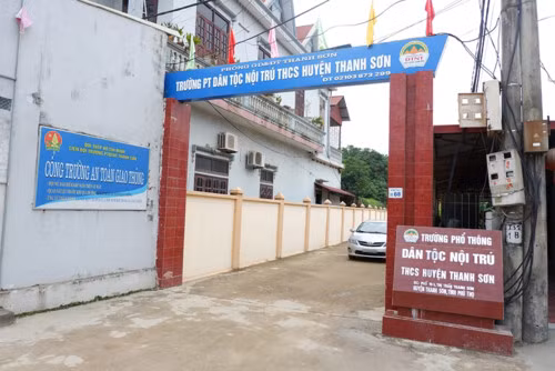 Trường Phổ thông dân tộc nội trú Trung học cơ sở Thanh Sơn. Ảnh: Giáo dục và thời đại Trường Phổ thông dân tộc nội trú Trung học cơ sở Thanh Sơn. Ảnh: Giáo dục và thời đại
