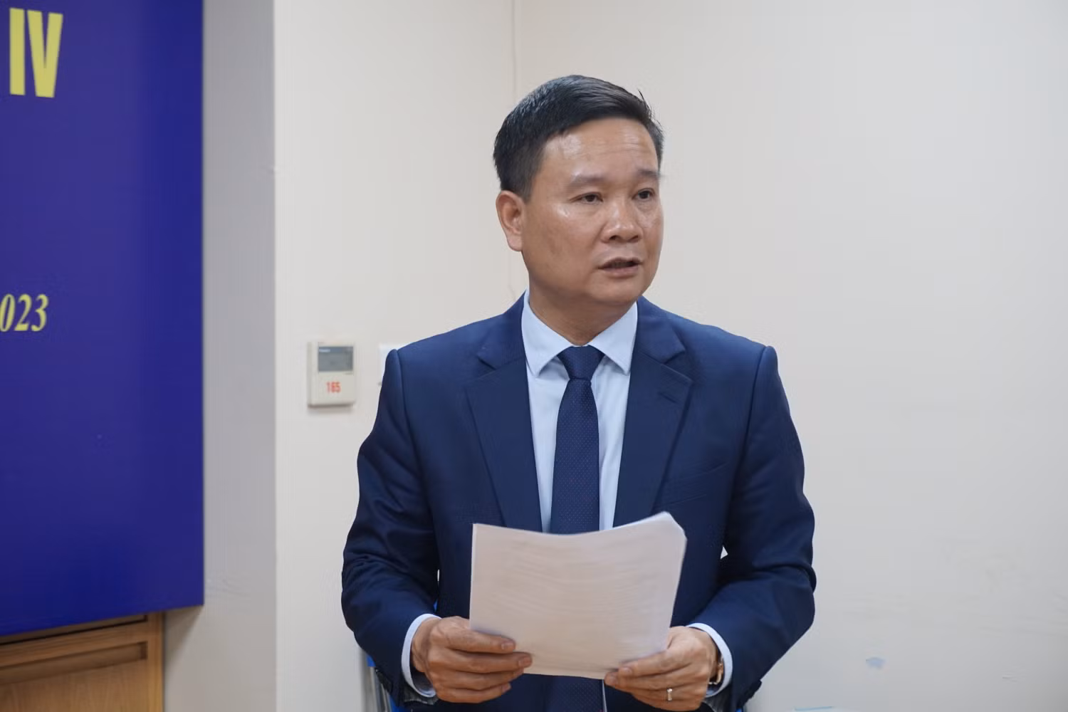 Nhà báo Nguyễn Tiến Bình - Phó Chủ tịch Hiệp hội kiêm Trưởng ban tài chính của Hiệp hội Các trường đại học, cao đẳng Việt Nam đã có báo cáo về tài chính, quyết toán Quỹ Hiệp hội năm 2023. Ảnh: PM