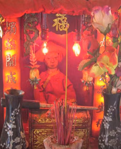 Đền thờ thần Bạch Mi