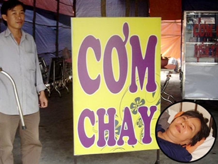 Bà Phụng đang nằm cấp cứu tại bệnh viện (ảnh nhỏ) và quán ăn chay nơi xảy ra sự việc.