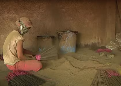Sản xuất hương, tặng luôn hương (Ảnh minh họa: Minh Quân) Sản xuất hương, tặng luôn hương (Ảnh minh họa: Minh Quân)