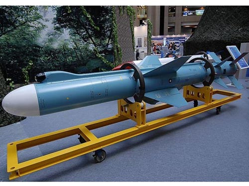 Tên lửa hành trình tấn công mặt đất (LACM) Hùng Phong - 2E Tên lửa hành trình tấn công mặt đất (LACM) Hùng Phong - 2E