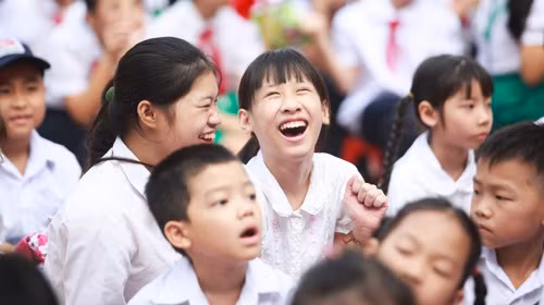 Niềm vui trong ngày khai giảng năm học mới của em Phạm Thị Hương (11 tuổi), học sinh khiếm thị Trường tiểu học Nguyễn Đình Chiểu (Hà Nội). Ảnh: Tuổi Trẻ Niềm vui trong ngày khai giảng năm học mới của em Phạm Thị Hương (11 tuổi), học sinh khiếm thị Trường tiểu học Nguyễn Đình Chiểu (Hà Nội). Ảnh: Tuổi Trẻ