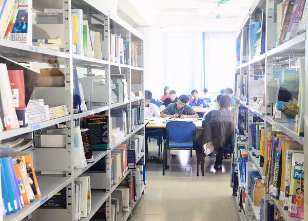 Nhà nước cần có chủ trương thực sự khuyến khích các cơ sở giáo dục đại học không vì lợi nhuận. Nhà nước cần có chủ trương thực sự khuyến khích các cơ sở giáo dục đại học không vì lợi nhuận.