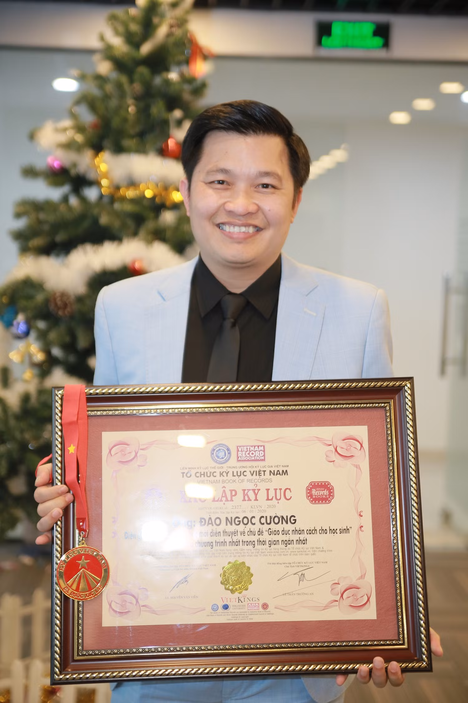 Kỷ lục Diễn giả được mời nhiều nhất tại các trường được Trung ương hội kỷ lục và Tổ chức Kỷ lục Việt Nam xác nhận. Kỷ lục Diễn giả được mời nhiều nhất tại các trường được Trung ương hội kỷ lục và Tổ chức Kỷ lục Việt Nam xác nhận.