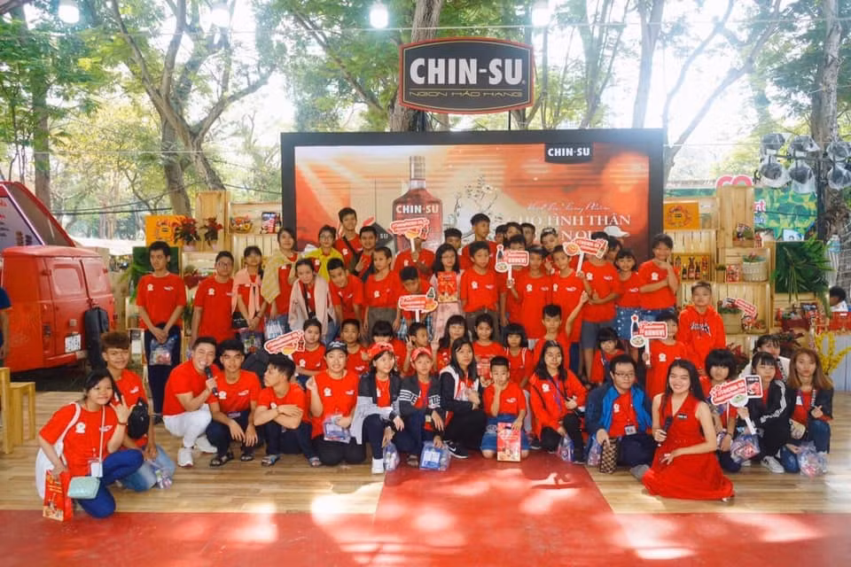 Các em nhỏ tìm hiểu về tết cổ truyền của dân tộc thông qua phần trò chơi nhận thưởng tại gian hàng Chin-Su. Các em nhỏ tìm hiểu về tết cổ truyền của dân tộc thông qua phần trò chơi nhận thưởng tại gian hàng Chin-Su.