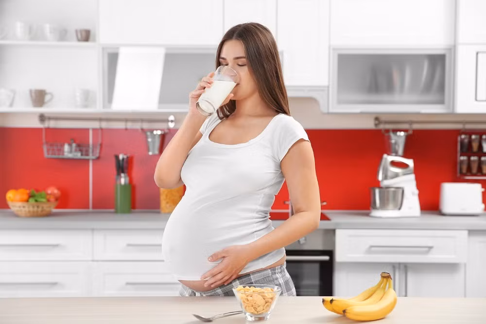 Bổ sung dinh dưỡng từ sữa bầu sẽ giúp mẹ khỏe, bé thông minh.