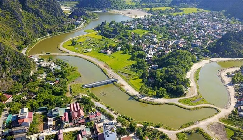Tính ra để nạo vét, xây kè, cải tạo cảnh quan mỗi km sông Sào Khê lên đến cả trăm tỷ đồng. Ảnh: K.C Báo Nông nghiệp Việt Nam.