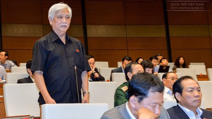 Đại biểu Dương Trung Quốc phát biểu tại nghị trường Quốc hội. ảnh: Trung tâm thông tin quốc hội.