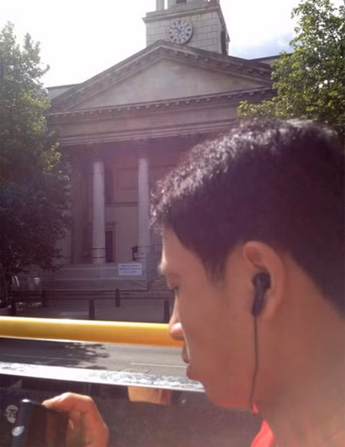 "Running man" tham quan London.
