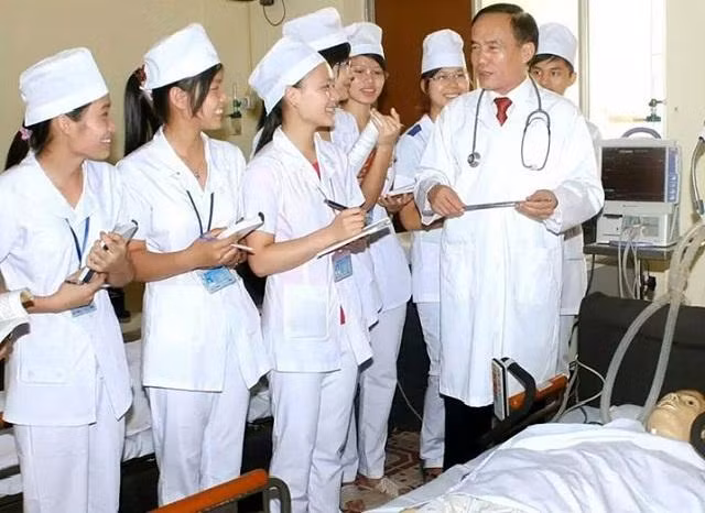 Không gì nguy hiểm hơn một bác sĩ tồi còn mang mặt nạ nhân nghĩa ảnh 1