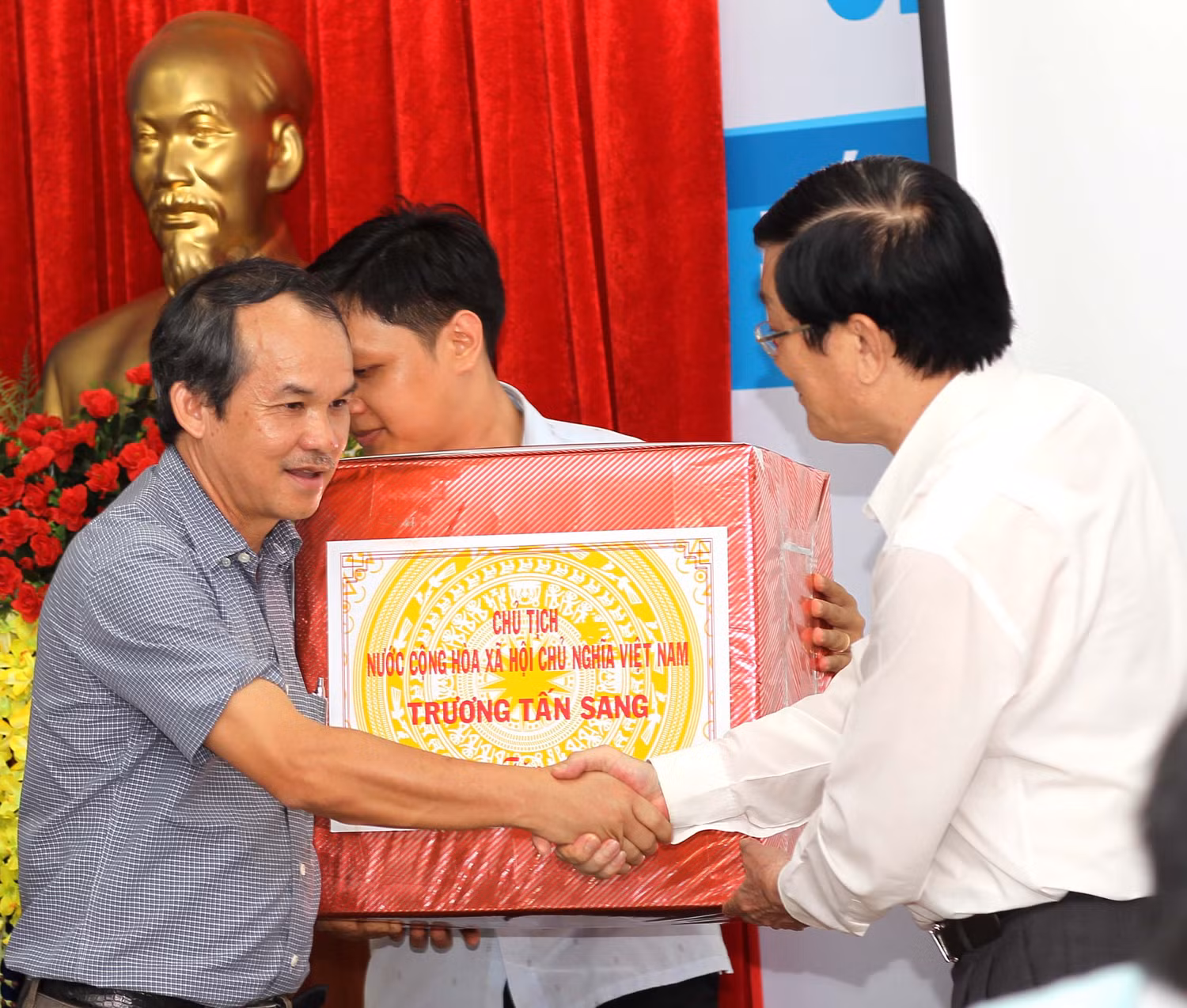 Chủ tịch nước thăm Bệnh viện Đại Học Y dược Hoàng Anh Gia Lai ảnh 6 Chủ tịch nước thăm Bệnh viện Đại Học Y dược Hoàng Anh Gia Lai ảnh 6