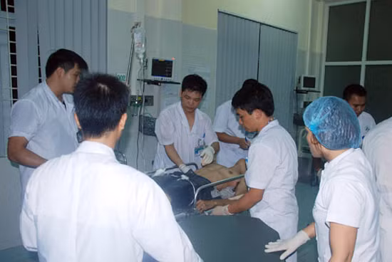 Sức khỏe của 41 người sống sót trong vụ tai nạn xe khách Lào Cai ảnh 1