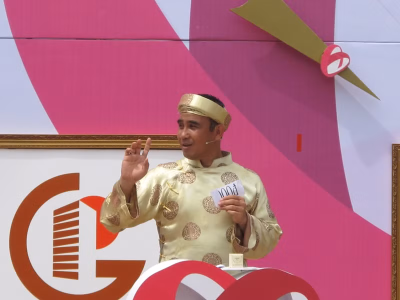 Quyền Linh là một diễn viên, MC được khán giả yêu mến về cách sống và cách làm việc. Quyền Linh là một diễn viên, MC được khán giả yêu mến về cách sống và cách làm việc.