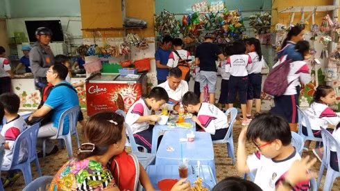 Căng tin một trường tiểu học tại Thành phố Hồ Chí Minh (ảnh: TNO) Căng tin một trường tiểu học tại Thành phố Hồ Chí Minh (ảnh: TNO)