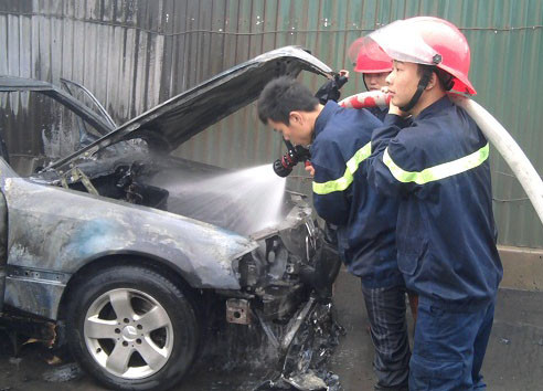 Hiện trường vụ cháy xe