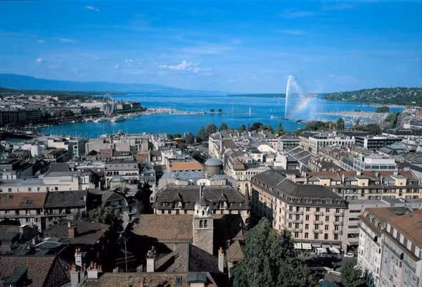 6. Geneva, Thụy Sĩ Xe buýt, xe điện hoặc tàu điện ngầm: 3,67 USD/vé Taxi: 27,78 USD/5 km Vé tàu: 58,23 USD/200 km 6. Geneva, Thụy Sĩ Xe buýt, xe điện hoặc tàu điện ngầm: 3,67 USD/vé Taxi: 27,78 USD/5 km Vé tàu: 58,23 USD/200 km