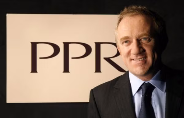7. Francois Pinault Tổng tài sản: 13 tỷ USD Xếp hạng tỷ phú theo Forbes: 59 Quốc tịch: Pháp Pinault, một học sinh bỏ học trung học, là cổ đông chính của Tập đoàn hàng cao cấp PPR. Tập đoàn này đang nắm giữ các thương hiệu thời trang nổi tiếng thế giới bao gồm Gucci, Yves Saint Laurent và Puma. Ông cũng là chủ sở hữu của nhà đấu giá Christie và là chồng của nữ diễn viên Salma Hayek.