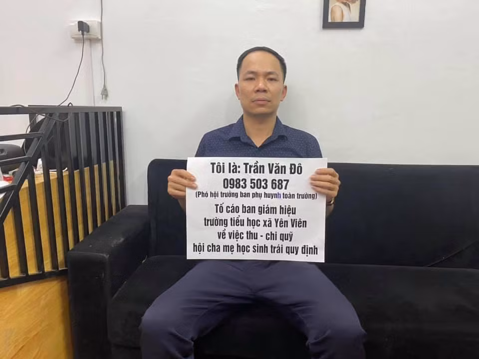 Anh Trần Văn Đô "tố" ban giám hiệu trường tiểu học Yên Viên nhiều khoản thu chi mập mờ. Ảnh: Nhân vật cung cấp Anh Trần Văn Đô "tố" ban giám hiệu trường tiểu học Yên Viên nhiều khoản thu chi mập mờ. Ảnh: Nhân vật cung cấp