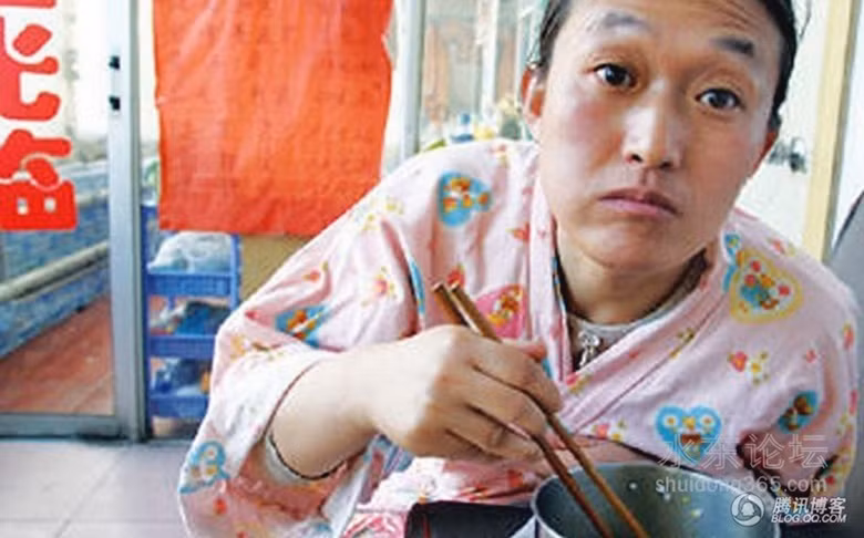 Bữa trưa đạm bạc với cơm và rau cải Bữa trưa đạm bạc với cơm và rau cải