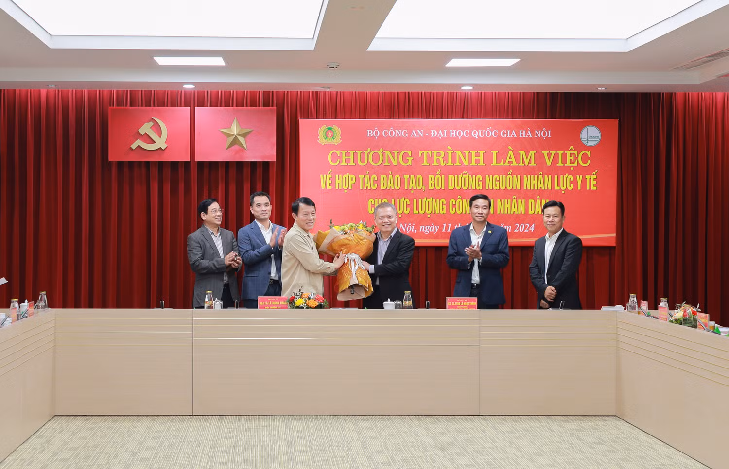 VNU - Truong DH Y Duoc (DHQGHN) hop tac voi Truong DH KTHC (Bo CA) (45).jpg