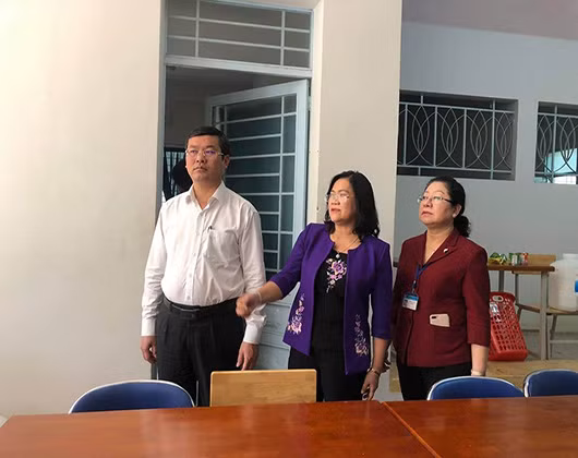Thứ trưởng Nguyễn Văn Phúc đi kiểm tra khu vực sao in đề, chấm thi (Ảnh: P.L) Thứ trưởng Nguyễn Văn Phúc đi kiểm tra khu vực sao in đề, chấm thi (Ảnh: P.L)