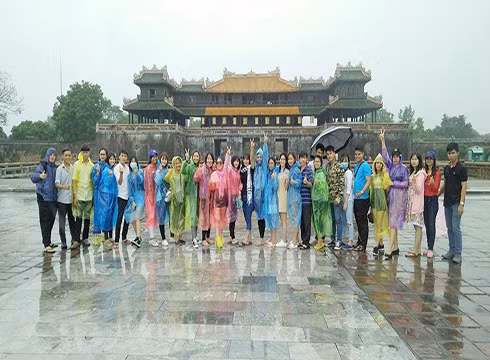 Sinh viên Trường Đại học Bà Rịa - Vũng Tàu đi thực tập về du lịch (ảnh: BVU)
