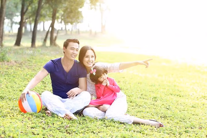 Mai Phương Thúy đăng tải hình ảnh trên trang cá nhân với chú thích: "Ước muốn nhỏ nhoi... giá như bức ảnh chụp quảng cáo này thành sự thật thì hạnh phúc biết mấy".