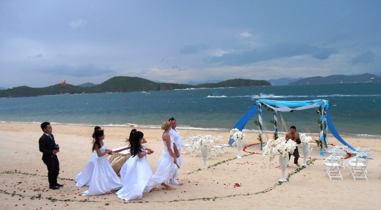 Cùng đến “Trung tâm” tiệc cưới.