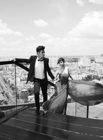 Hồ Vĩnh Khoa chia sẻ bộ hình chụp kỷ niệm cùng bạn nhảy Anna trước khi bạn nhảy về nước: "Bộ hình duy nhất mà cả hai chụp cùng. Do thời gian thi quá bận nên chỉ đến những ngày cuối cùng Anna ở Việt Nam thì hai đứa mới có thể chụp được... Hồ Vĩnh Khoa chia sẻ bộ hình chụp kỷ niệm cùng bạn nhảy Anna trước khi bạn nhảy về nước: "Bộ hình duy nhất mà cả hai chụp cùng. Do thời gian thi quá bận nên chỉ đến những ngày cuối cùng Anna ở Việt Nam thì hai đứa mới có thể chụp được...