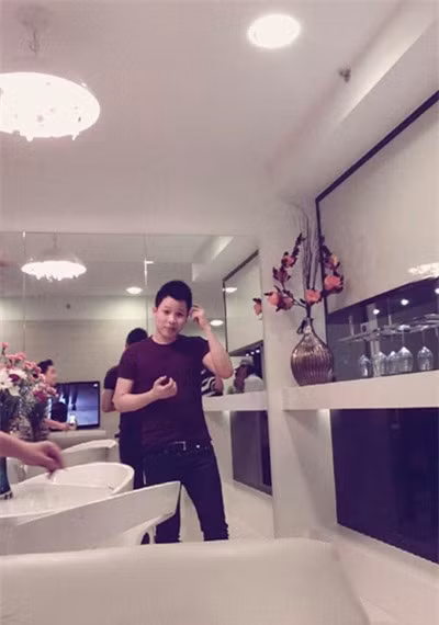 Khắc Tiệp tự hào với căn nhà tiền tỷ của mình.
