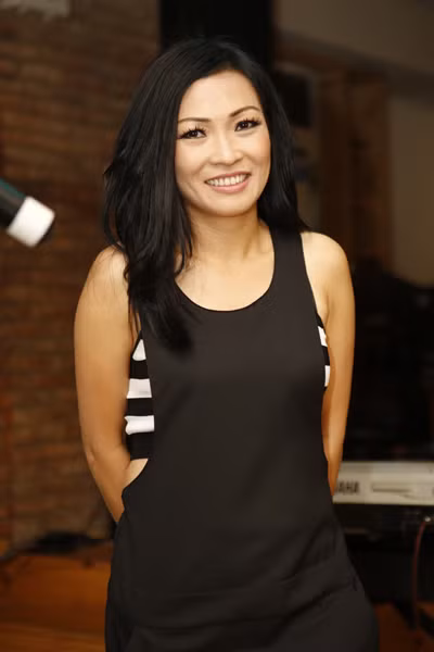Phương Thanh gây chú ý bởi bộ váy cắt cúp khá táo bạo, khoe eo trong buổi ra mắt album "Người đàn bà lúc nửa đêm". Phương Thanh gây chú ý bởi bộ váy cắt cúp khá táo bạo, khoe eo trong buổi ra mắt album "Người đàn bà lúc nửa đêm".