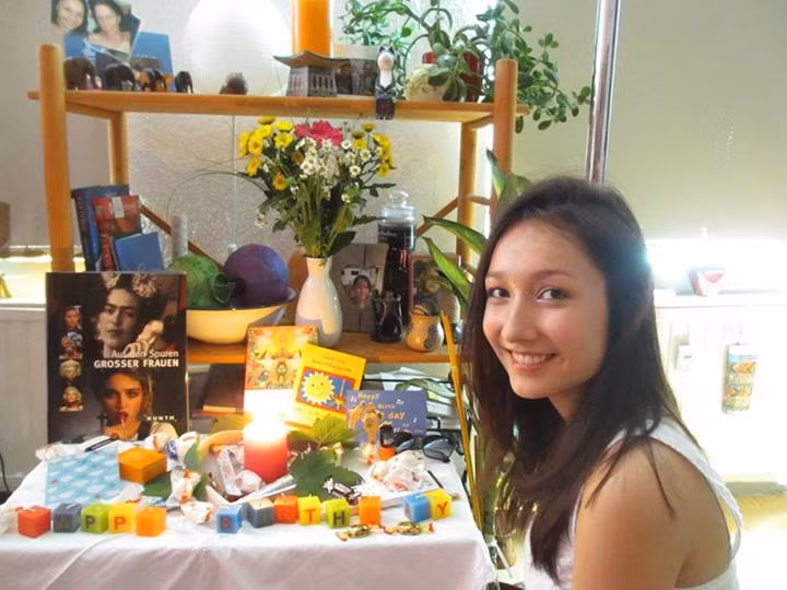 Anna Trương gửi lời cám ơn sau ngày sinh nhật trên trang cá nhân: "19th birthday in Berlin x*. Cảm ơn cả nhà vì những lời chúc tốt đẹp! Yêu cả nhà".