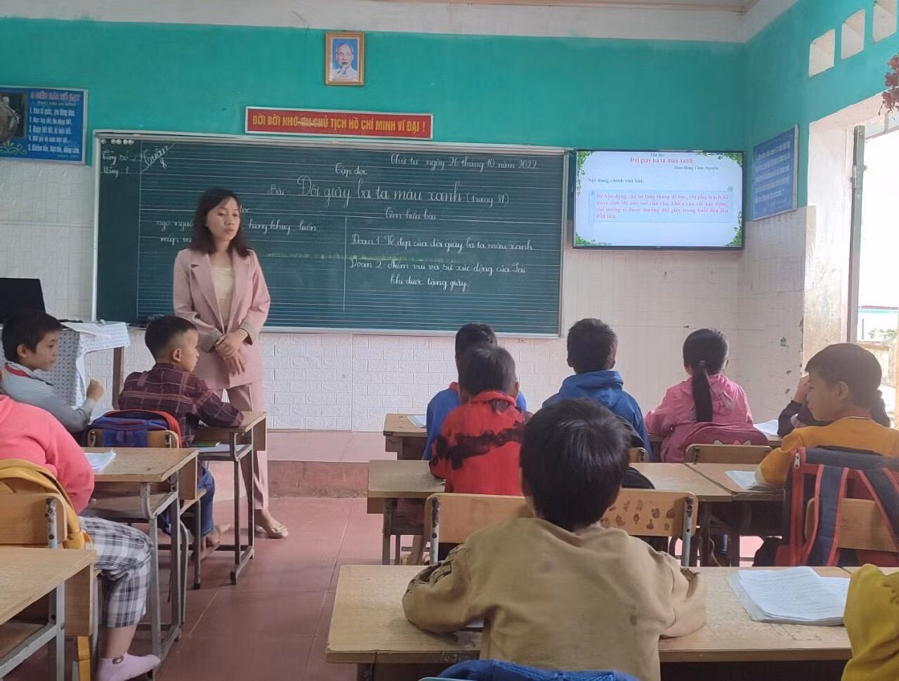Sinh viên sư phạm do tỉnh Bắc Kạn đặt hàng có thể công tác trong ngành giáo dục tại các tỉnh khác, từ đó dẫn đến việc tính bồi hoàn kinh phí sẽ khó thực hiện khi chưa rõ ràng về đơn vị thực hiện tính toán, thu hồi tiền bồi hoàn. Ảnh: Sở Giáo dục và Đào tạo Bắc Kạn. Sinh viên sư phạm do tỉnh Bắc Kạn đặt hàng có thể công tác trong ngành giáo dục tại các tỉnh khác, từ đó dẫn đến việc tính bồi hoàn kinh phí sẽ khó thực hiện khi chưa rõ ràng về đơn vị thực hiện tính toán, thu hồi tiền bồi hoàn. Ảnh: Sở Giáo dục và Đào tạo Bắc Kạn.