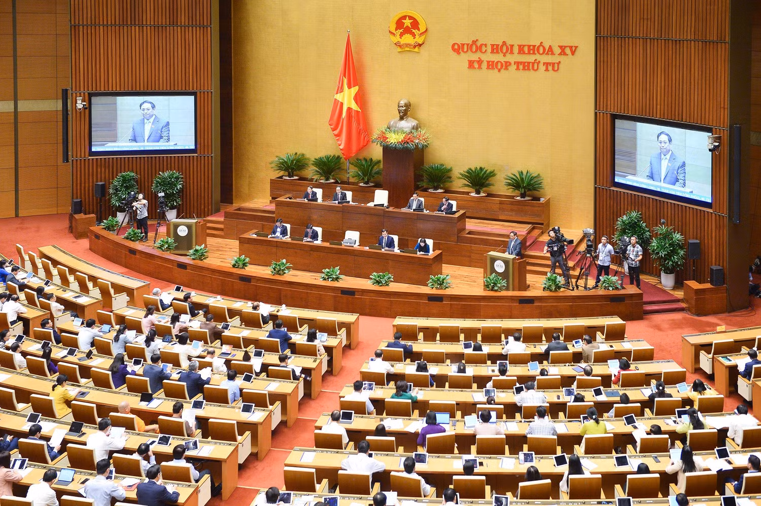 Toàn cảnh phiên họp. Ảnh: quochoi.vn. Toàn cảnh phiên họp. Ảnh: quochoi.vn.