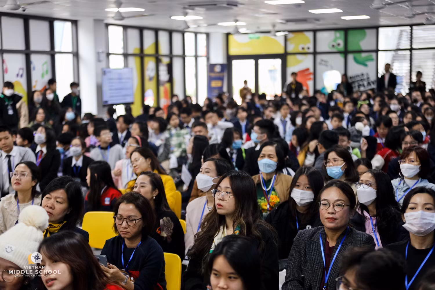 Giải tranh biện thu hút hàng trăm học sinh cùng phụ huynh tìm hiểu, tham gia.