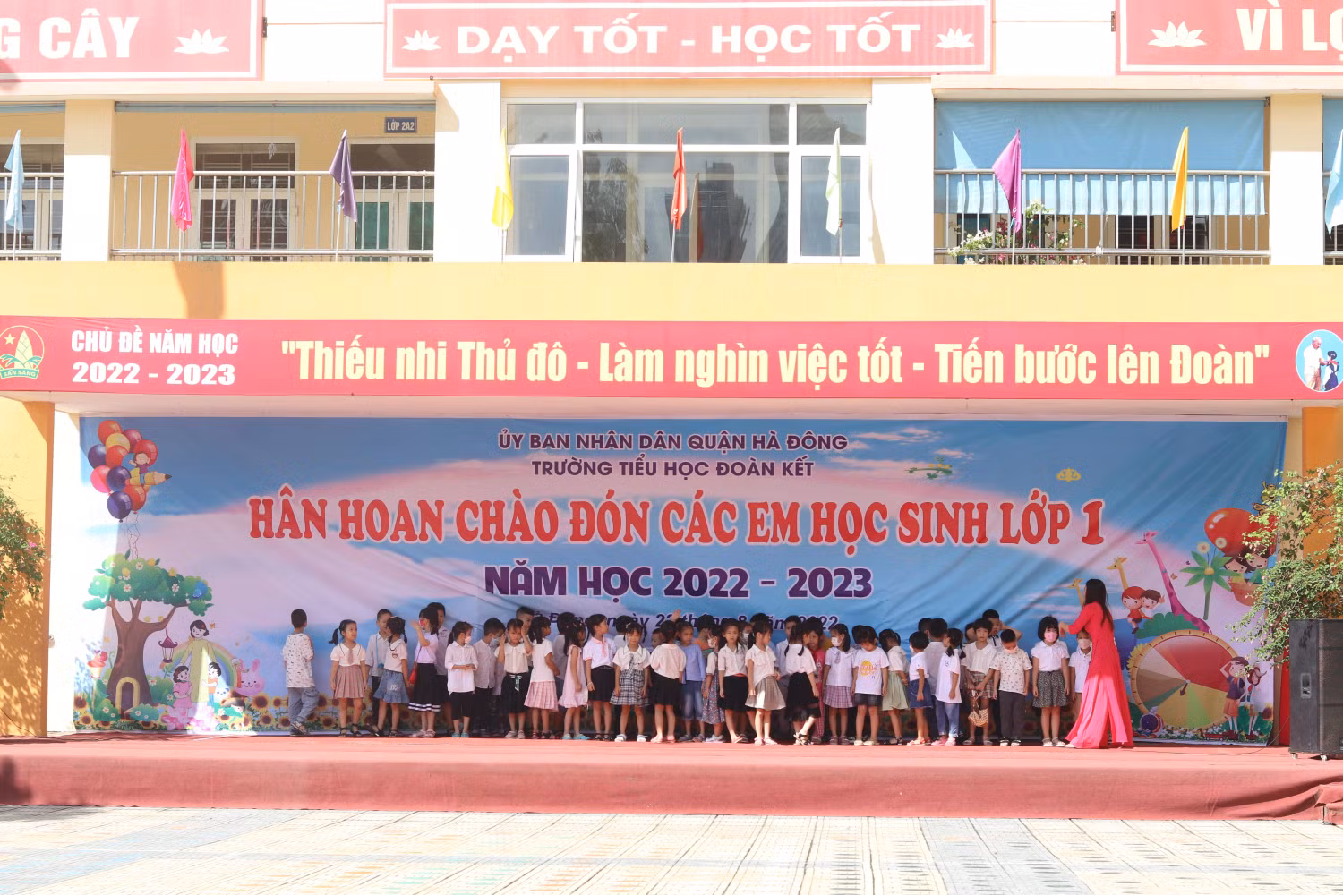 Năm học 2022-2023, Trường Tiểu học Đoàn Kết có 313 học sinh lớp 1, chia 6 lớp. Về cơ sở vật chất và đội ngũ giáo viên của nhà trường cơ bản đáp ứng được nhu cầu người học. Năm học 2022-2023, Trường Tiểu học Đoàn Kết có 313 học sinh lớp 1, chia 6 lớp. Về cơ sở vật chất và đội ngũ giáo viên của nhà trường cơ bản đáp ứng được nhu cầu người học.