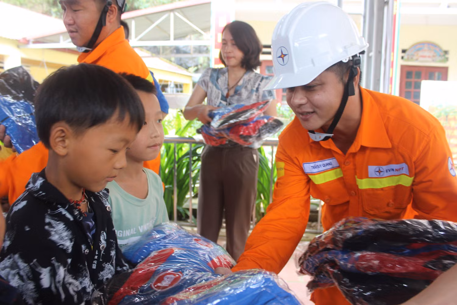 Ấm áp người truyền tải điện.