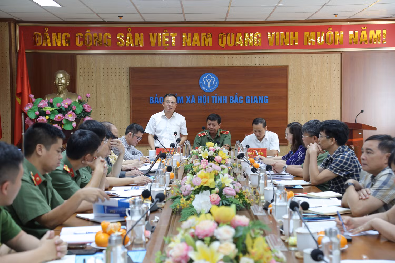 Đoàn công tác của Bộ Công an và Bảo hiểm xã hội Việt Nam kiểm tra tình hình thực hiện quy chế số 01 tại Bảo hiểm xã hội tỉnh Bắc Giang.