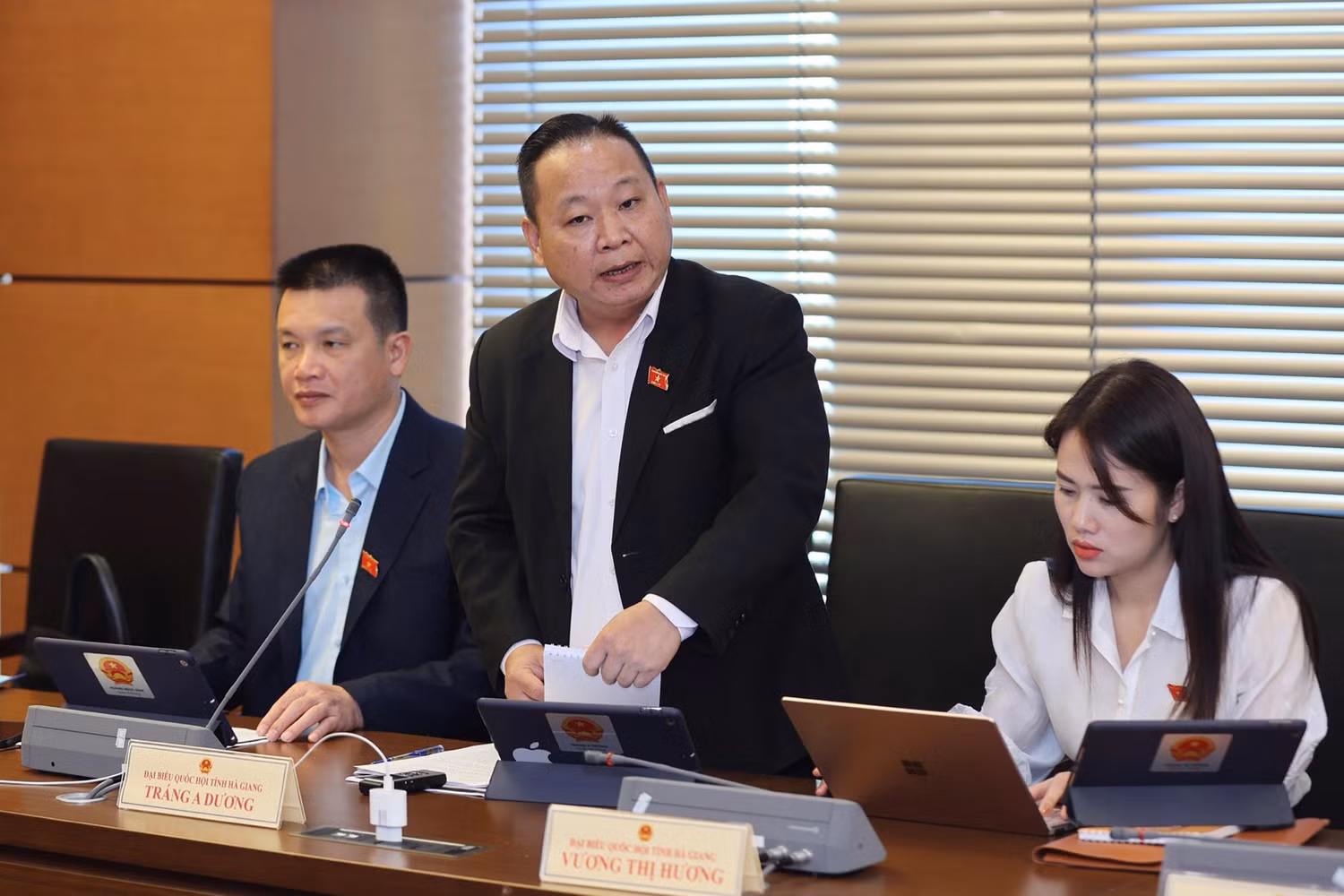 Đại biểu Tráng A Dương - Đoàn Đại biểu Quốc hội tỉnh Hà Giang nêu quan điểm. (Ảnh: quochoi.vn).