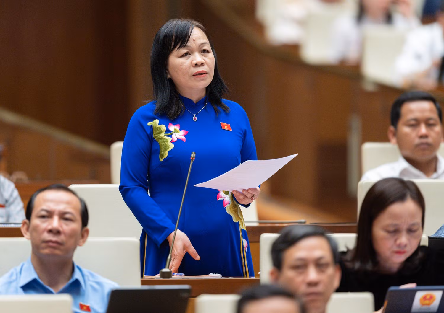 Đại biểu Quốc hội Nguyễn Thị Mai Hoa - Đoàn Đại biểu Quốc hội tỉnh Đồng Tháp phát biểu tranh luận. Ảnh:quochoi.vn.