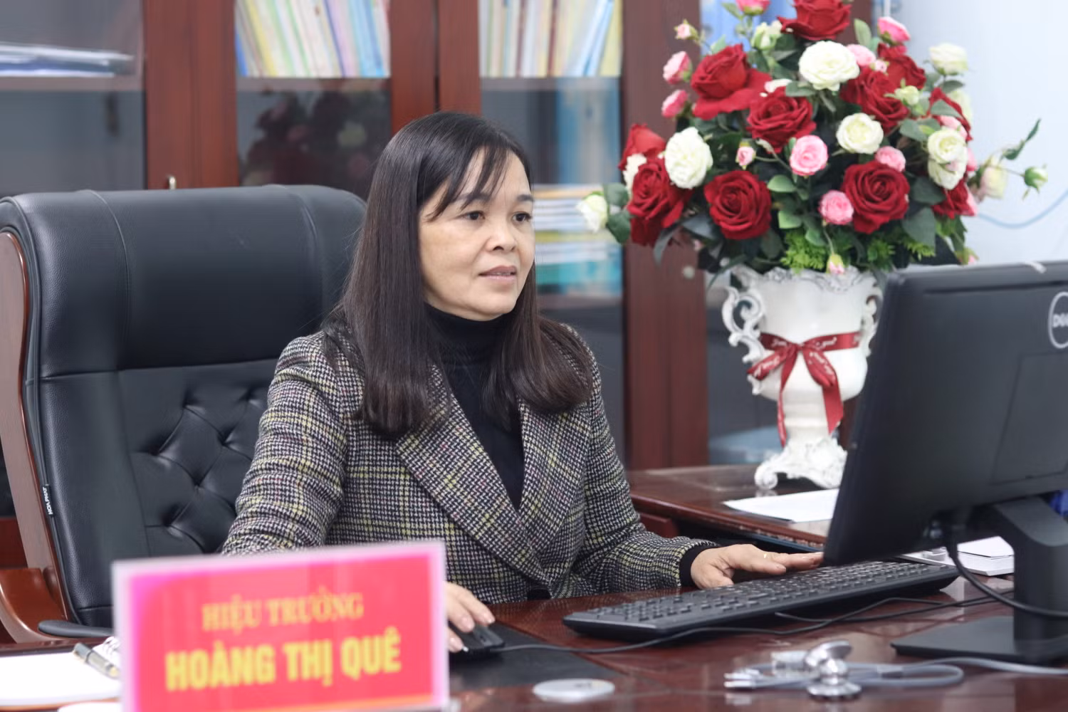 Cô giáo Hoàng Thị Quê (Hiệu trưởng Trường Trung học cơ sở Minh Khai - thành phố Hà Giang). Ảnh: Mộc Trà. Cô giáo Hoàng Thị Quê (Hiệu trưởng Trường Trung học cơ sở Minh Khai - thành phố Hà Giang). Ảnh: Mộc Trà.