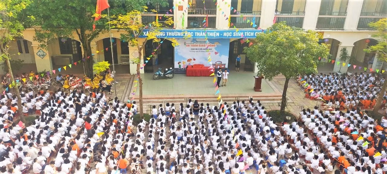 Hơn 1.000 học sinh Trường Tiểu học Lê Hồng Phong tham dự chương trình. (Ảnh: NTCC).
