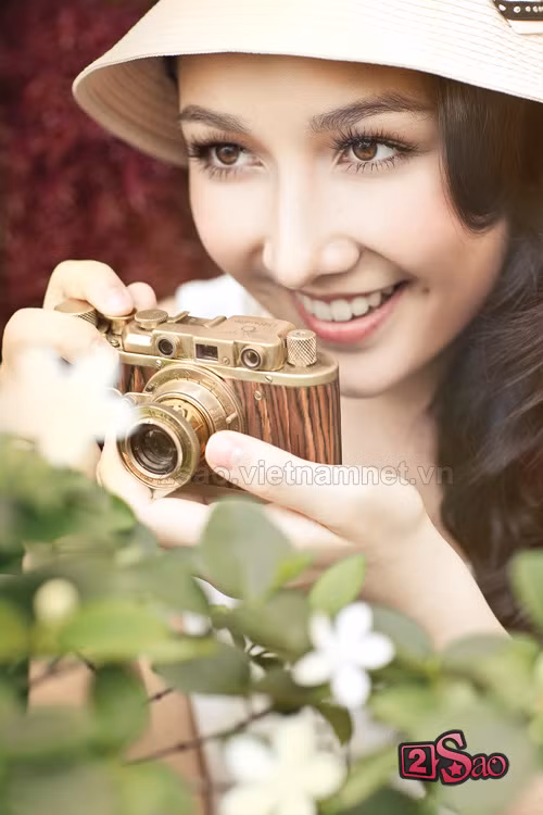 Nếu nói Anna không giống thiếu nữ Việt, thì là nói dối. Ở cô gái này, sự đằm thắm, dịu dàng, e ấp luôn khiến người đối diện gợi mở xúc cảm về thiếu nữ Việt xưa.
