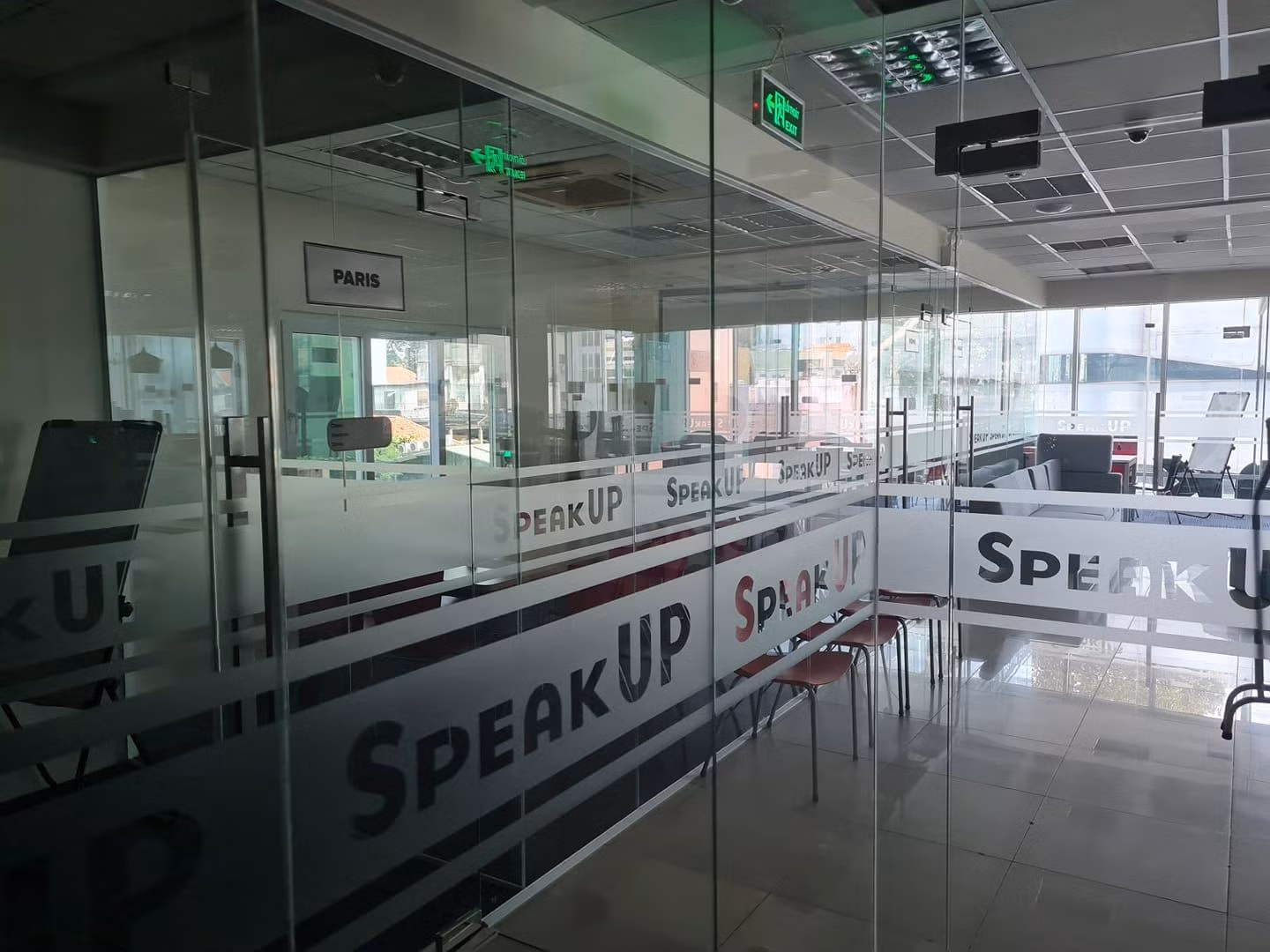 Trung tâm Speak UP ở quận 1 đóng cửa vào sáng ngày 4/11 (ảnh: P.L)