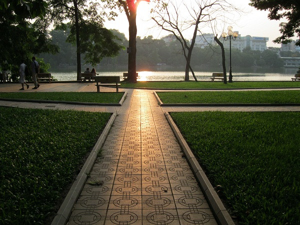 Chiều hắt. Chiều hắt.