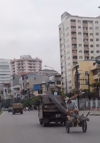Xe rơ moóc nguy hiểm Ảnh: Nam Thang.